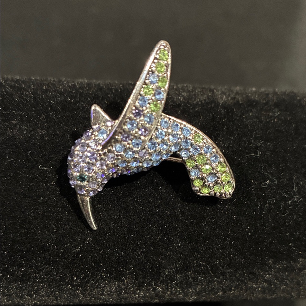 Monet Silver Hummingbird Pin - Shiny Silver Tone